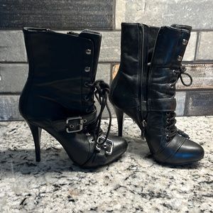 Guess size 7 ankle boots. Excellent used condition. Almost brand new
